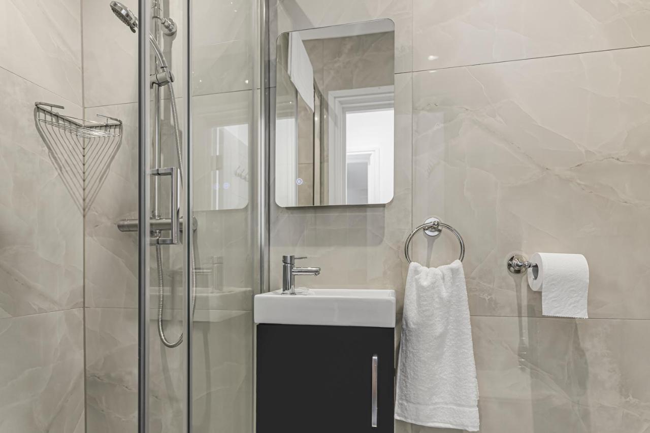 Modern 3 And 2 Bedroom Apartment In Maida Vale Londres Exterior foto